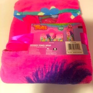 Trolls hooded bath & beach towel